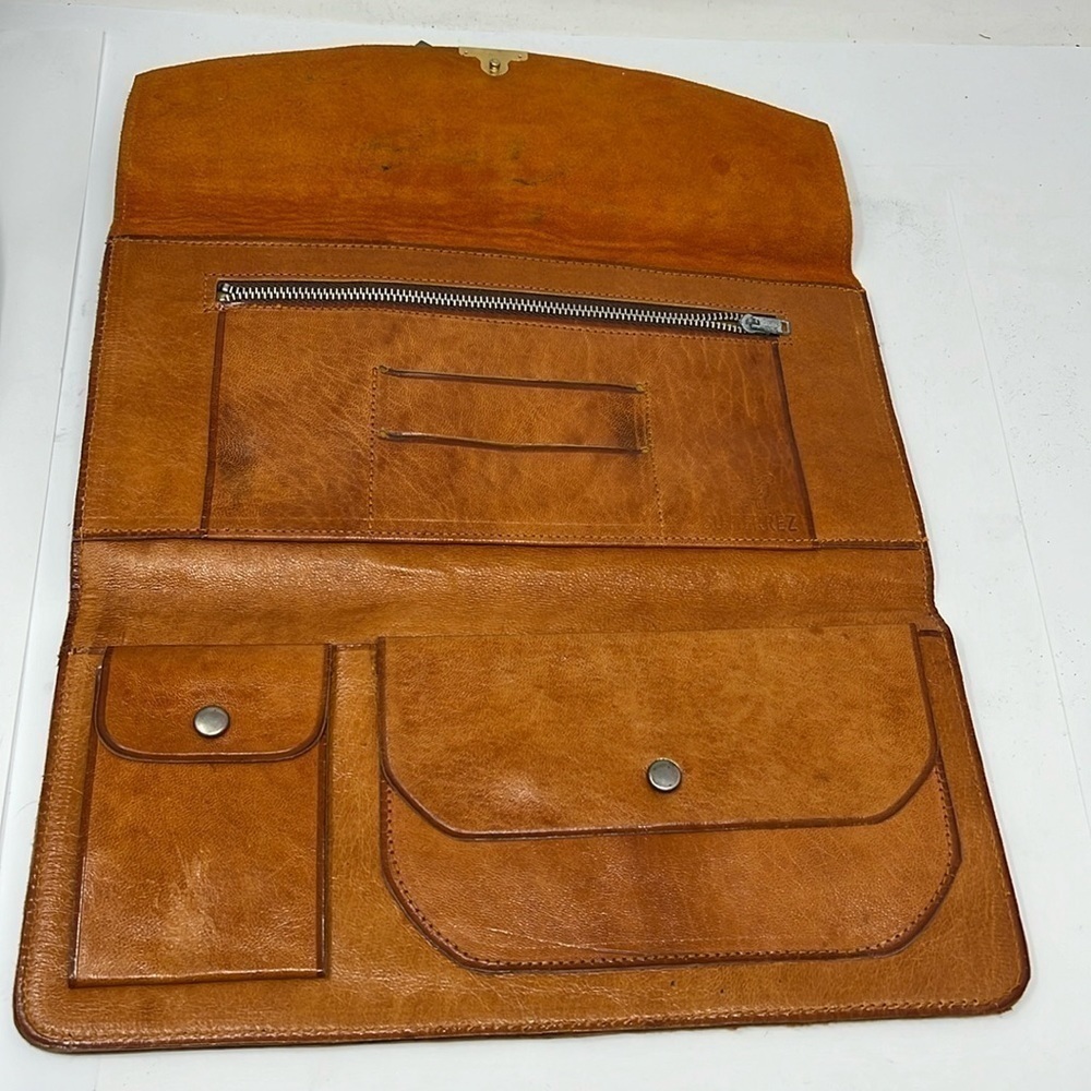 Leather by Gutierrez Tri Fold Leather Snap Clutch Multi Compartment Wallet